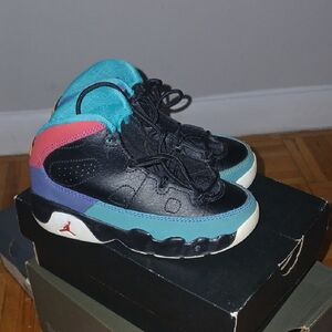 Jordan Kids Black and Teal Sneakers
